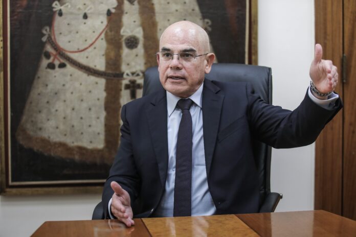 ernesto-alvarez-anuncia-que-el-gobierno-evalua-demandas-ante-el-tc-por-leyes-que-afectan-el-equilibrio-fiscal