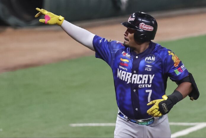 los-tigres-dominaron-a-los-leones