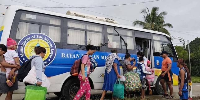 filipinas:-un-tifon-desalojo-a-150.000-personas-del-centro-del-archipielago