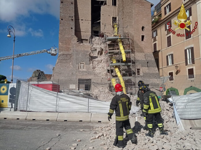 equipos-de-emergencia-rescataron-al-trabajador-atrapado-tras-el-colapso-de-una-construccion-medieval-en-roma