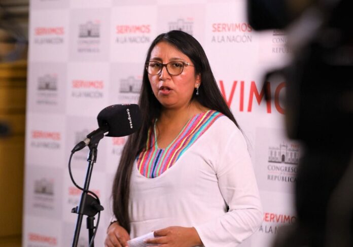 keiko-fujimori:-ruth-luque-solicita-informe-que-establece-responsabilidades-por-uso-de-camara-del-congreso-en-evento-de-fp
