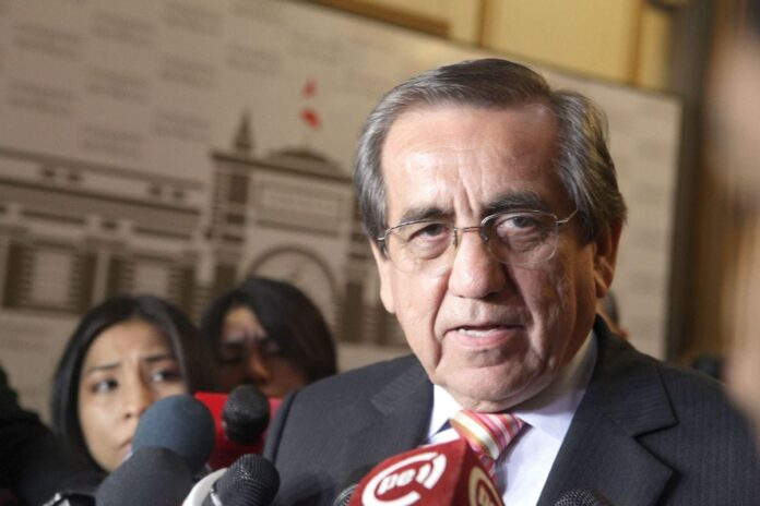 jorge-del-castillo-sobre-carlos-alvarez:-“¿que-estudio?-¿en-que-se-graduo?-¿donde-trabajo?-¿que-gestion-publica-o-privada-ha-realizado?”