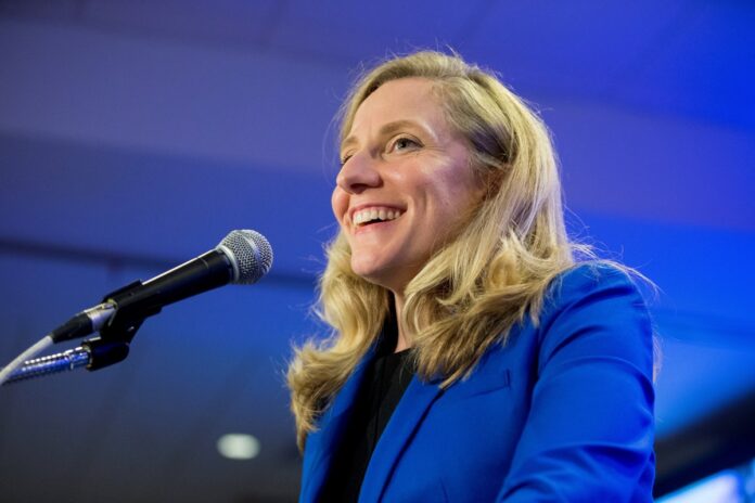 la-democrata-spanberger-sera-la-nueva-gobernadora-de-virginia,-segun-proyecciones