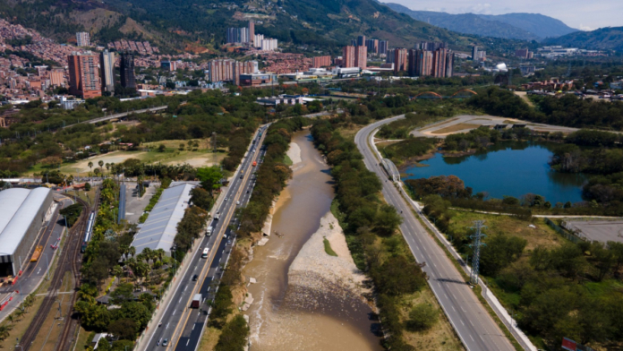 anuncian-millonaria-inversion-de-$663.000-millones-para-acciones-de-proteccion-del-rio-medellin-y-las-quebradas:-habra-enfasis-en-los-puntos-criticos
