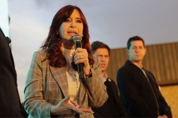 new-trial-targeting-cristina-kirchner-kicks-off.-what-are-the-‘corruption-notebooks’?