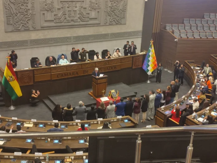 juraron-124-diputados-y-se-restituye-la-biblia-y-el-crucifijo