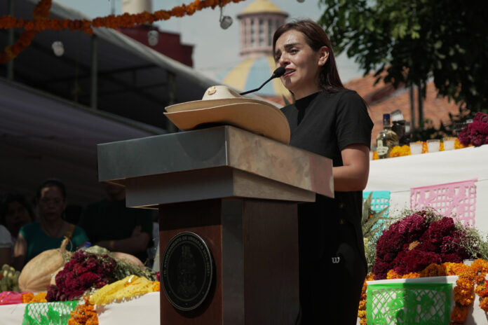 viuda-de-alcalde-asesinado-en-mexico-toma-posesion-como-presidenta-municipal-de-uruapan