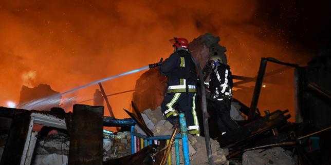 en-direct,-guerre-en-ucrania:-une-dizaine-de-sites,-dont-ceux-d’installations-energetiques,-touches-par-des-drones-russes,-selon-l’armee-ukrainienne