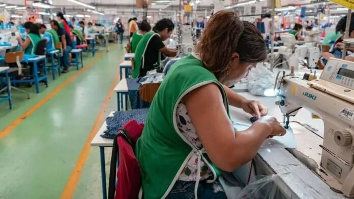 la-industria-cayo-3,6%-en-los-ultimos-cuatro-meses:-el-sector-textil-fue-el-mas-golpeado-en-septiembre