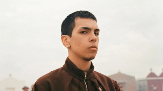 la-estrella-milo-j,-que-encabeza-las-listas-de-exitos,-utiliza-la-fama-para-centrar-a-los-jovenes-en-el-folclore