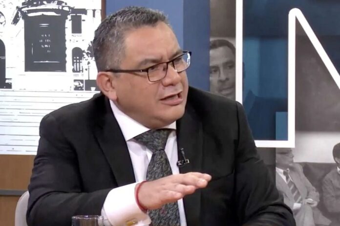 juan-jose-santivanez-renuncia-al-consejo-directivo-de-sucamec