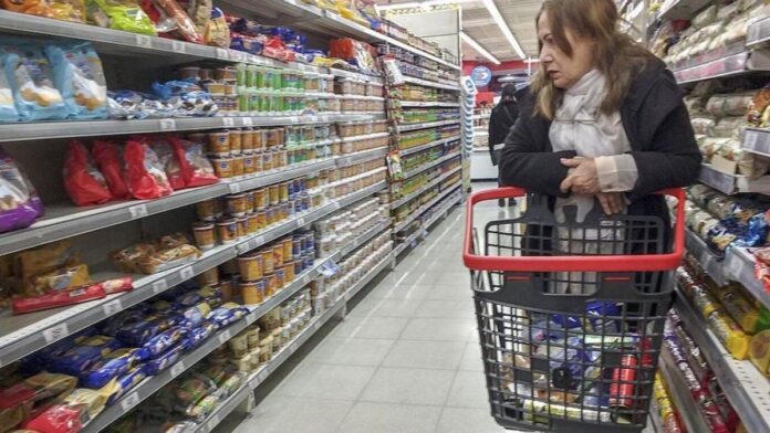 inflacion:-cuanto-cuesta-llenar-el-“changuito”-en-cada-provincia-y-que-subas-hubo-en-octubre
