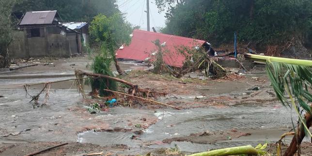 filipinas:-el-supertifon-fung-wong-s’abat-sur-le-pays,-au-moins-deux-personnes-sont-mortes