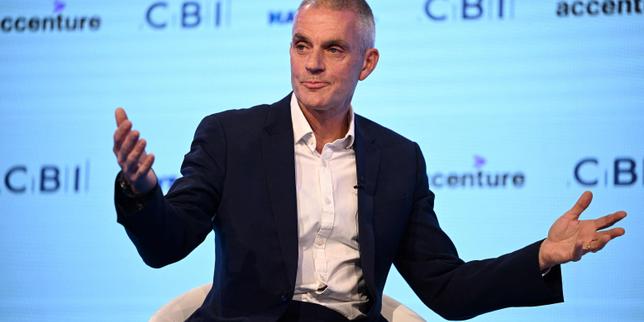 bbc:-el-director-general,-tim-davie,-se-despidio-despues-de-la-difusion-de-un-montaje-contestado-sobre-un-discurso-de-donald-trump