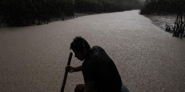 aux-confins-de-l’amazonie,-la-ville-d’oiapoque-saisie-par-la-fievre-de-l’or-noir-:-«-on-sait-qu’on-ne-pourra-rien-empecher-»