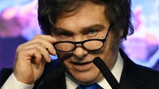 los-directores-financieros-de-argentina-se-apresuran-a-salir-al-mercado-mientras-la-victoria-de-milei-impulsa-los-acuerdos-de-bonos