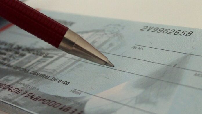 reforma-tributaria-y-debate-por-el-efectivo:-¿por-que-es-dificil-eliminar-tributos-como-el-impuesto-al-cheque?