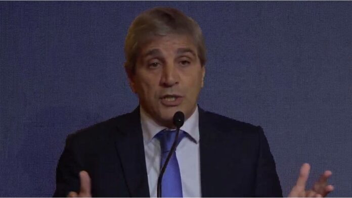 luis-caputo-sobre-el-dolar:-“la-argentina-es-un-pais-muy-sensible-a-cualquier shock”
