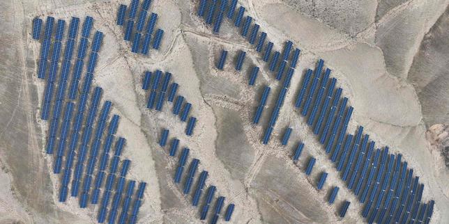 la-china-se-cubre-de-campos-de-paneles-solares-de-un-gigantismo-inedito
