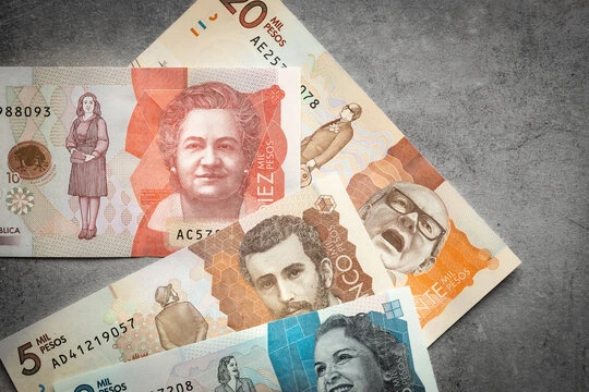 el-repunte-de-colombia-desafia-la-politica-mientras-el-peso-se-reafirma-nuevamente