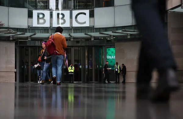 el-costo-de-predicar-noticias:-lo-que-la-crisis-de-la-bbc-revela-sobre-el-periodismo-moderno