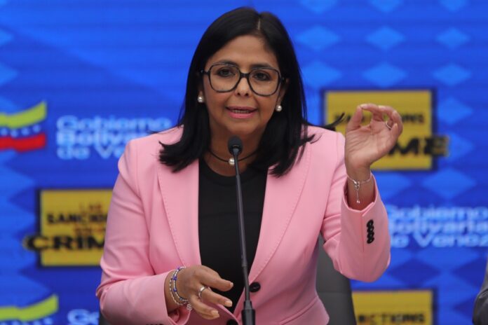 “venezuela-tiene-que-estar-preparada”:-delcy-rodriguez-dice-que-ee-uu-declaro-“la-guerra”-al-“planeta-entero”