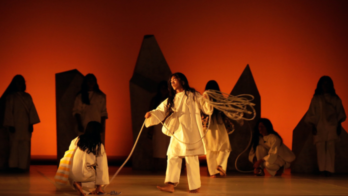 bienal-internacional-de-danza-de-cali-|-arte-y-movimientos-desde-el-corazon-indigena,-con-mensaje-para-cuidar-el-agua-y-el-planeta.