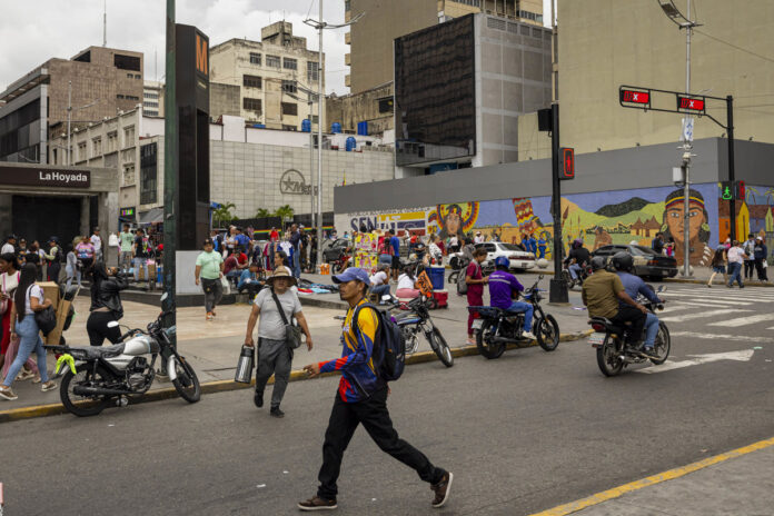 venezuela,-sin-cambios-en-su-cotidianidad-tras-llegada-del-portaviones-de-ee-uu-al-caribe