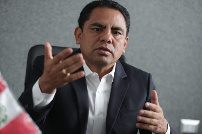 ariana-orue:-podemos-peru-le-pide-sus-descargas-por-contratacion-de-pareja-de-su-hermana-como-asesora