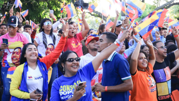 jovenes-chavistas-se-comprometen-a-dar-la-vida-misma-por-el-futuro-en-paz-de-venezuela