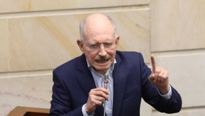senador-temistocles-ortega-denuncia-atentado-en-su-contra-en-el-cauca:-camioneta-en-la-que-se-movilizaba-recibio-6-impactos-de-bala