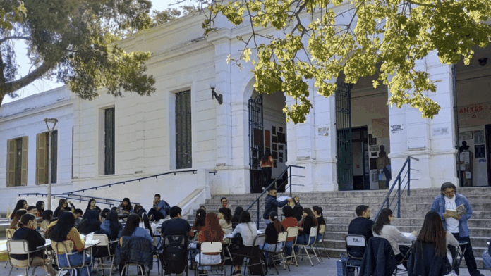 docentes-universitarios-denuncian-que-sus-salarios-perdieron-casi-44%-desde-la-llegada-de-javier-milei