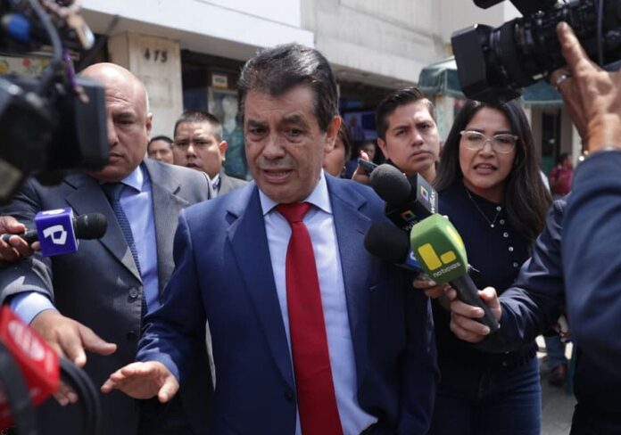 tomas-galvez-sobre-delia-espinoza:-“tiene-que-venir-una-notificacion-para-que-me-vaya-(…)-depende-de-la-jnj”