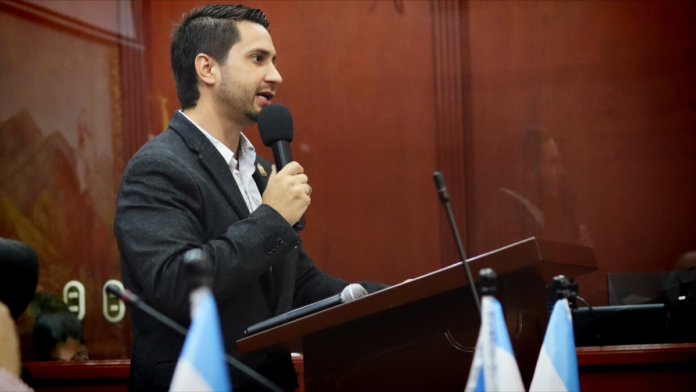 ‘nos-hacen-entrar-al-monte,-nos-amarran’:-escalofriante-historia-que-conto-diputado-del-valle-de-como-un-grupo-armado-se-lo-llevo-y-pudo-salir-ileso