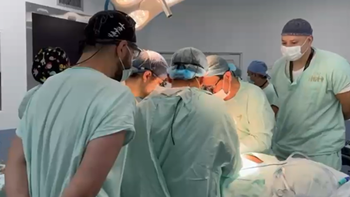 el-primer-trasplante-de-corazon-en-un-hospital-publico-en-colombia-se-realizo-en-el-hospital-general-de-medellin:-asi-se-materializo-este-hito-medico.