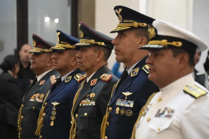 paz-posesiona-al-alto-mando-militar-y-promete-renovacion