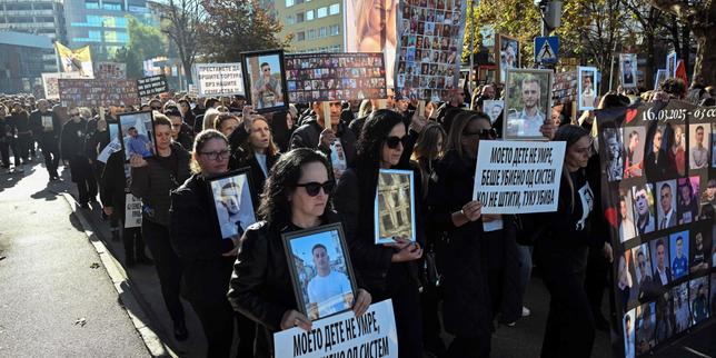 macedoine-du-nord:-en-skopje,-los-millones-de-personas-reclaman-justicia-para-las-victimas-del-incendio-de-una-discoteca