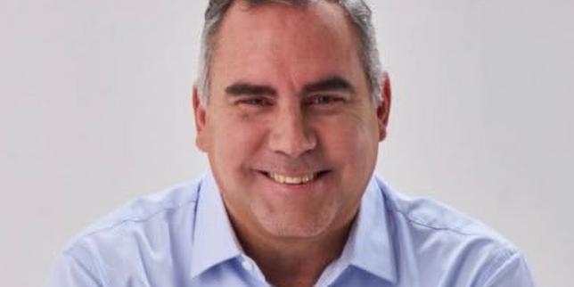 au-perou,-rafael-belaunde,-candidato-derecho-a-la-presidencia,-visto-por-un-ataque-armado