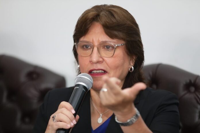 subcomision-aprueba-informe-que-recomienda-inhabilitar-a-delia-espinoza-por-10-anos-por-denunciar-a-11-congresistas