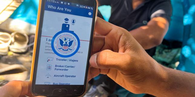 despues-del-ataque-de-los-miembros-de-la-guardia-nacional-en-washington,-los-estados-unidos-reducen-la-duracion-de-los-permisos-de-trabajo-para-los-inmigrantes