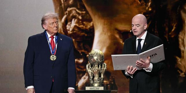 donald-trump-laureado-como-primer-ministro-«premio-de-la-paz»-de-la-fifa,-decidido-en-ocasion-del-tiraje-al-estilo-de-la-copa-del-mundo-2026