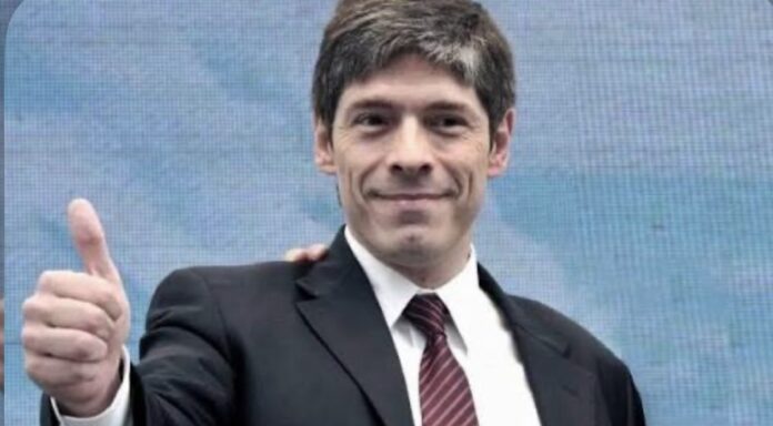 juan-manuel-abal-medina-aparecio-semi-desnudo-en-una-audiencia