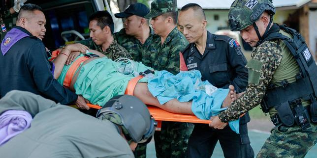 les-afrontements-a-la-frontiere-entre-la-thailande-et-le-cambodge-reprennent,-un-soldat-thailandais-tue-et-quatre-blesses