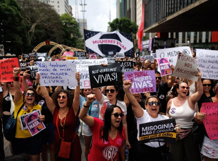 miles-de-brasilenas-salieron-a-las-calles-en-protesta-por-la-ola-reciente-de-feminicidios