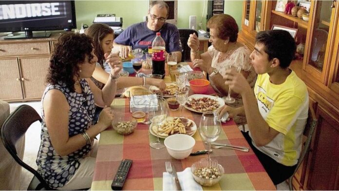 el-53%-de-la-clase-media-tuvo-que-gastar-ahorros-o-endeudarse-para-llegar-a-fin-de-mes