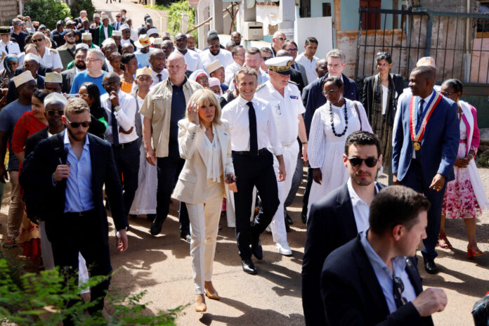 brigitte-macron-critica-la-interrupcion-del-espectaculo-de-ary-abittan-por-activistas-feministas