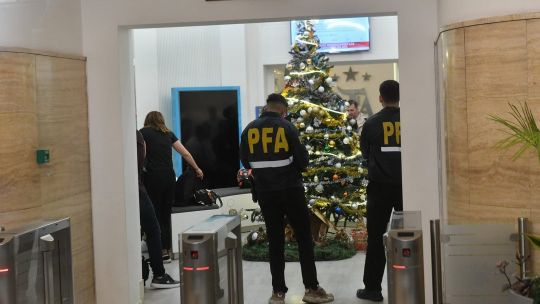 la-policia-allana-las-oficinas-de-la-federacion-argentina-de-futbol-en-una-investigacion-por-corrupcion