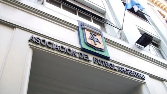 policia-allana-oficinas-de-la-afa-y-importantes-clubes-en-investigacion-por-lavado-de-dinero-de-sur-finanzas