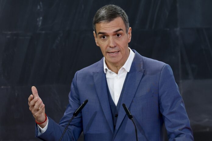 pedro-sanchez-insiste-en-defender-al-exfiscal-alvaro-garcia,-inhabilitado-por-dos-anos