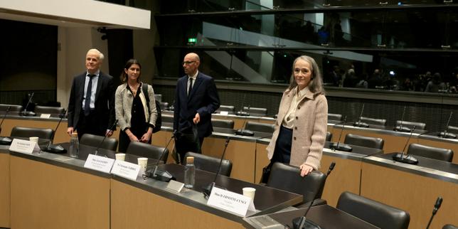 en-francia-como-en-europa,-los-audiovisuales-publicos-subissent-des-pressions-politiques-et-economiques